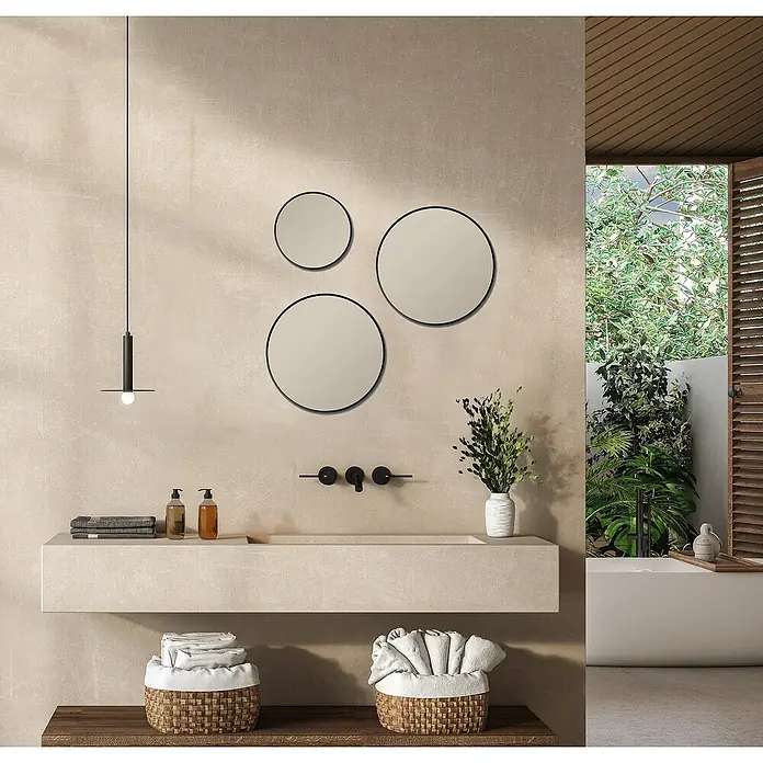DSK Wandspiegel Picasso - Durchmesser: 40 cm, Schwarz - Badezimmer mit Waschbecken, runden Spiegeln und hängender Lampe für stilvolles Ambiente.