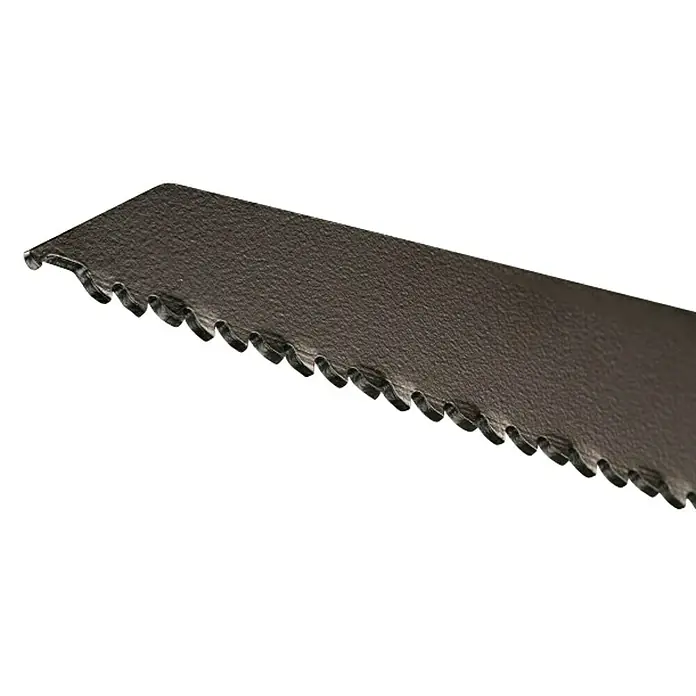 DeWalt Hoja de sierra de sable DT2307L-QZ - Madera gruesa, 5 pzs., Largo: 228 mm - Primer plano de una hoja de cuchillo de pan serrada, destacando su nitidez y funcionalidad. Perfecto para cortar pan crujiente.