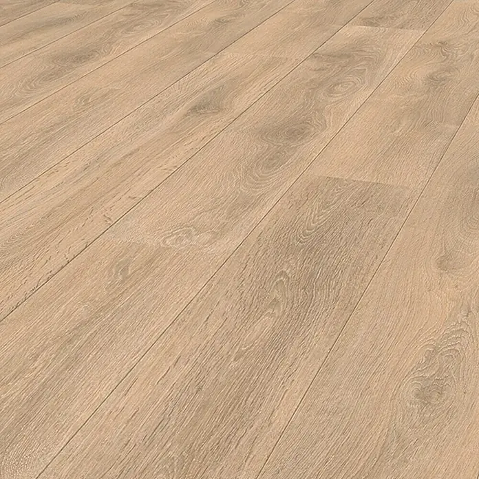 Krono Original Laminatmuster Super Natural Blonde Oak - 297 x 195 x 8 mm, Landhausdiele - Nahaufnahme des Laminatbodens mit einem schönen Holzmaserungsmuster, das Wärme und Stil vermittelt.