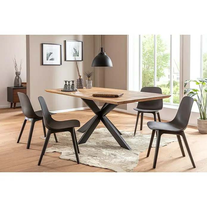 Tischplatte mit Schweizer Kante - Eiche, 180 x 85 x 2,6 cm - Das Bild zeigt einen modernen Esstisch mit vier Stühlen, einer markanten Tischplatte und einem auffälligen X-förmigen Untergestell.