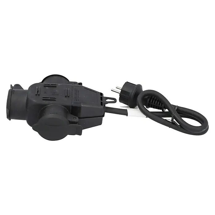 Voltomat Verlängerungskabel - 0,5 m, Schwarz, IP44, H07RN-F - Ein schwarzer 3-fach Stromverteiler mit Stecker und Kabel, ideal für den Einsatz im Freien. Robust und wetterfest für zuverlässige Stromversorgung.
