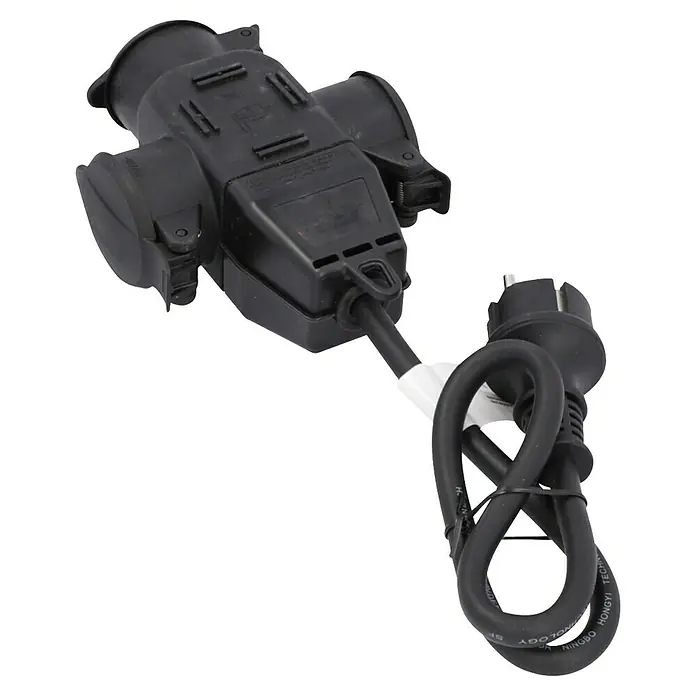 Voltomat Verlängerungskabel - 0,5 m, Schwarz, IP44, H07RN-F - Eine schwarze Mehrfachsteckdose mit einem angeschlossenen Kabel und Stecker, ideal für den Einsatz in Werkstätten oder im Haushalt.