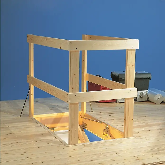 Dolle Lukenschutzgeländer - Passend für: Dolle Bodentreppen Pur, Easy Loft, Easy Loft Pro, Kompakt, Isotrend, Mini bis 130 x 70 cm - Dachbodentreppe aus Holz mit Geländer für mehr Sicherheit beim Auf- und Abstieg zum Dachboden.