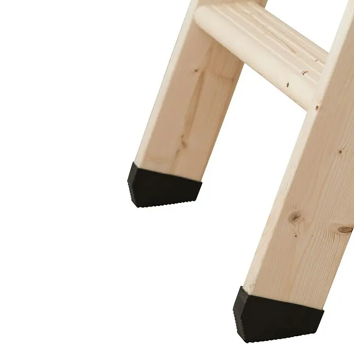 Dolle KunststofffüßePassend für: Dolle Bodentreppen Pur, Easy Loft, Easy Loft Pro, Kompakt, Isotrend, 2 Stk., Schwarz - Detailaufnahme einer Holzleiter mit schwarzen Gummifüßen, die für Stabilität sorgen. Die Leiter steht auf schwarzem Hintergrund.