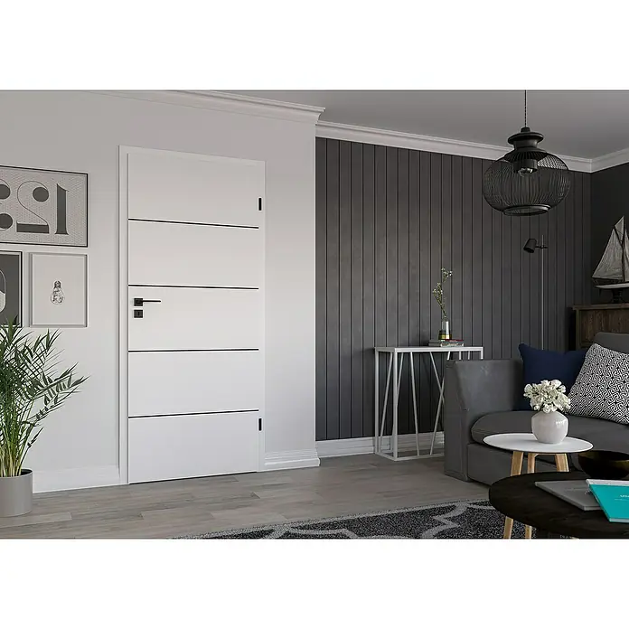 Invado Zimmertür BL1 - 985 x 1.985 mm, DIN Anschlag: Rechts, Verkehrsweiß matt, Röhrenspan - Elegante weiße Tür mit horizontalen Akzenten. Die Tür zeichnet sich durch ihr modernes Design und die schlichten, schwarzen Beschläge aus.