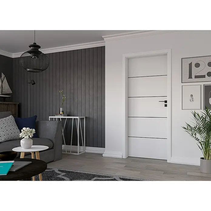 Invado Zimmertür BL1 - 985 x 1.985 mm, DIN Anschlag: Rechts, Verkehrsweiß matt, Röhrenspan - Eine moderne weiße Innentür mit horizontalen Linien und einem minimalistischen Griff, passend zum stilvollen Raumdesign.