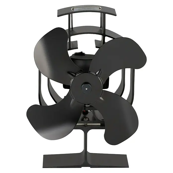 Valo Ofenventilator - Stromlos, Betriebstemperatur: 50 °C - 350 °C - Aufnahme eines schwarzen, wärmebetriebenen Ofenventilators mit vier Flügeln und Metallkonstruktion, der für eine effiziente Wärmeverteilung sorgt.