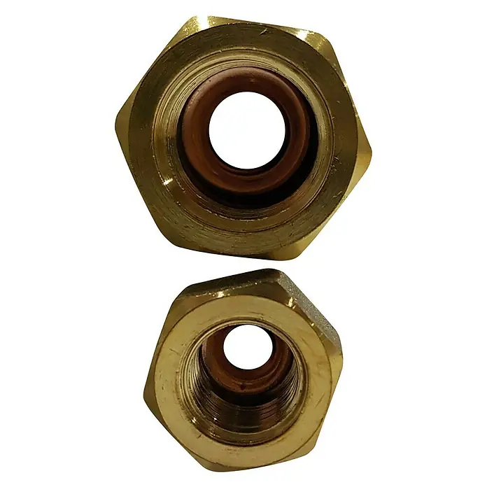 ZimaKlima Kit de montaje e instalación de aire acondicionado - Largo: 5 m, 1/4"-3/8", Aire acondicionado - Primer plano de dos accesorios de tubería de latón apilados verticalmente, cada uno con un exterior hexagonal y aberturas centrales.