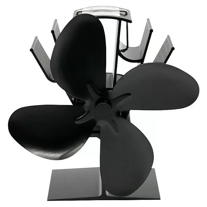 Valo Ofenventilator - Stromlos, Stehend auf dem Ofen - Schwarzer 4-Blatt-Ofenventilator mit Silberfuß und Griff.