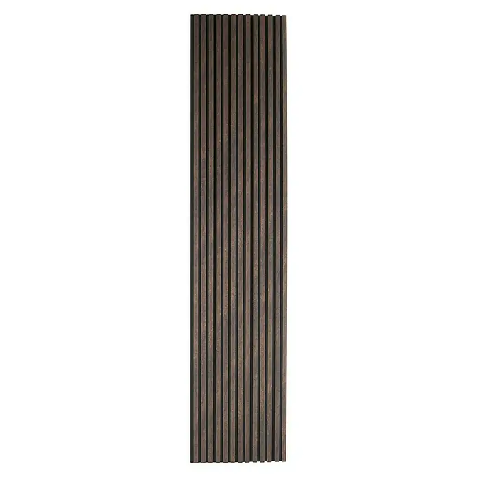 FibroTech Akustikpaneel Stone - Rusty Stone, L x B x S: 2.440 x 520 x 18 mm - Ein detailreiches Bild einer dekorativen Wandverkleidung mit Holzlatten in dunklem Braun und schmalen, schwarzen Zwischenräumen.