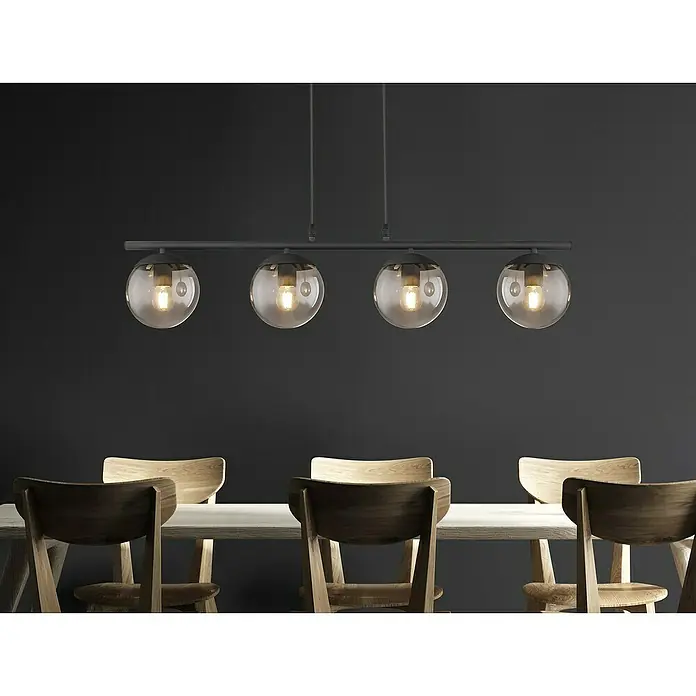 Globo Pendelleuchte Blama - L x B x H: 90 x 15 x 120 cm, Schwarz - Pendelleuchte mit vier Glaskugeln über einem Esstisch, die ein warmes, einladendes Licht spendet.