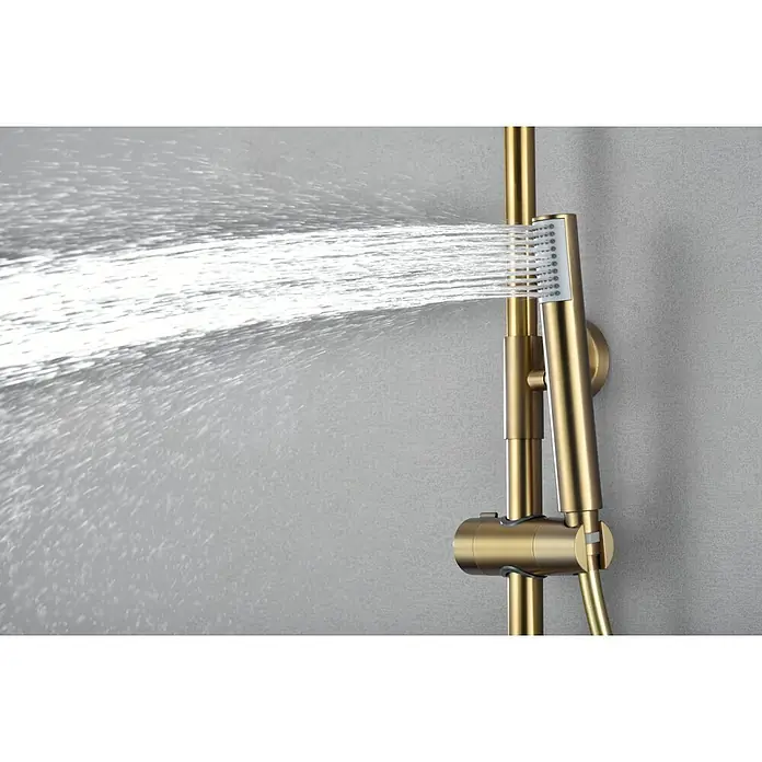 Imex Line Sistema de ducha - Con grifo monomando, Oro - La imagen muestra un accesorio de ducha dorado con agua corriente, que ofrece un aspecto moderno y una experiencia de ducha relajante.
