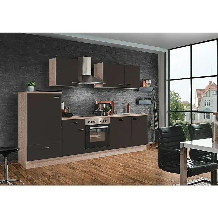Menke Küchenzeile ClassicBreite: 280 cm, Lava-Melamin, Dekor Arbeitsplatte: Holzoptik, Mit Elektrogeräten, Mit Geschirrspüler - Eine moderne Küche in dunklen Farbtönen mit integrierten Geräten und einer stilvollen Arbeitsfläche. Die Beleuchtung sorgt für eine angenehme Atmosphäre.