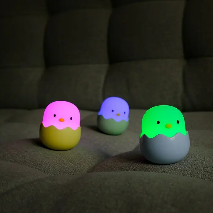 MegaLight LED-Nachtlicht BABY EGGY - 3 Stk., 0,2 W, L x B x H: 5 x 5 x 5,7 cm, RGBW, BABY EGGY - Drei farbenfrohe Küken-Nachtlichter, die ein warmes und beruhigendes Leuchten ausstrahlen, perfekt für Kinderzimmer.