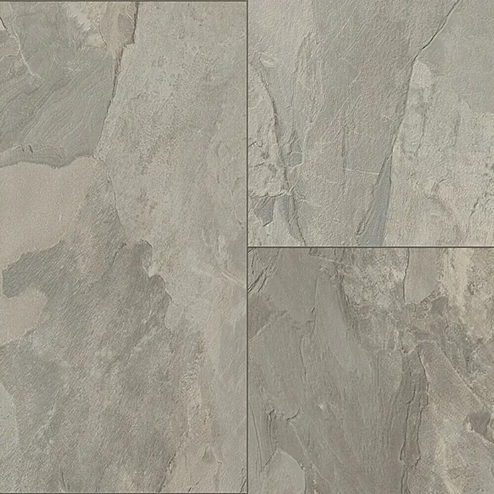 Krono Original Laminatmuster Organic Classic Silverado Slate - 297 x 330 x 8 mm, Fliesenoptik - Nahaufnahme von strukturierten, grauen Bodenfliesen, die ein modernes und elegantes Design für Innenräume bieten.