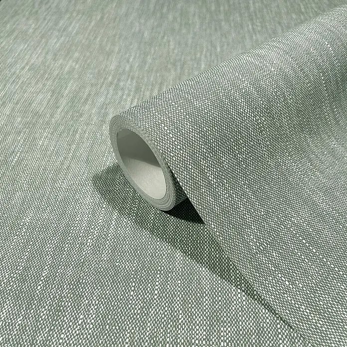 Marburg Heritage Vliestapete Textil-Optik - Grün, Uni, 10,05 x 0,53 m - Nahaufnahme einer Rolle strukturierten Tapete in einem sanften Grünton mit einem subtilen, gewebten Muster, das eine elegante Textur verleiht.