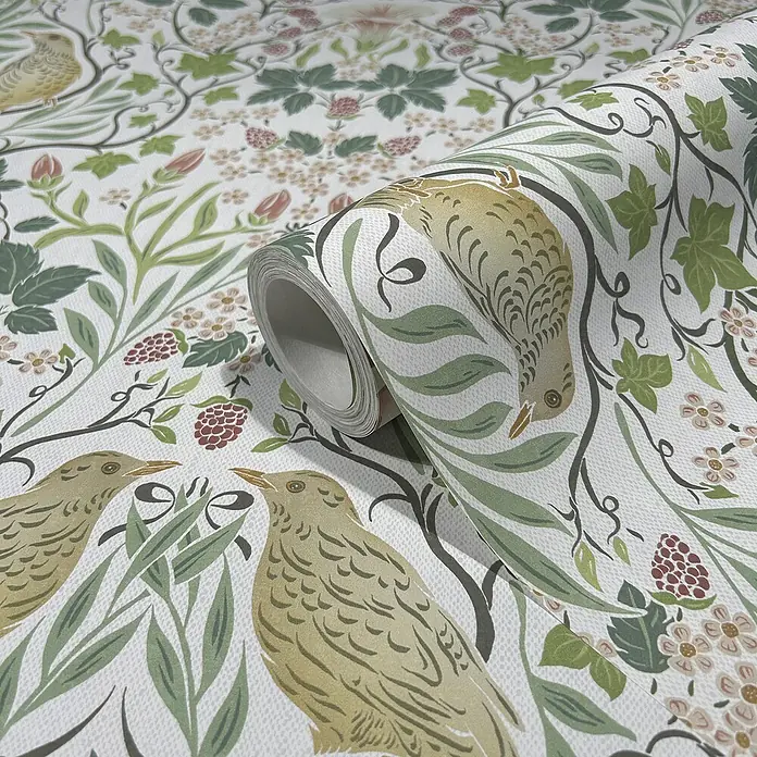 Marburg Heritage Vliestapete Tiere & Blumen - Weiß/Grün, Floral, 10,05 x 0,53 m - Nahaufnahme einer Rolle hochwertiger Vogel-Tapete mit floralem Muster, ideal zur Dekoration von Wohnräumen.