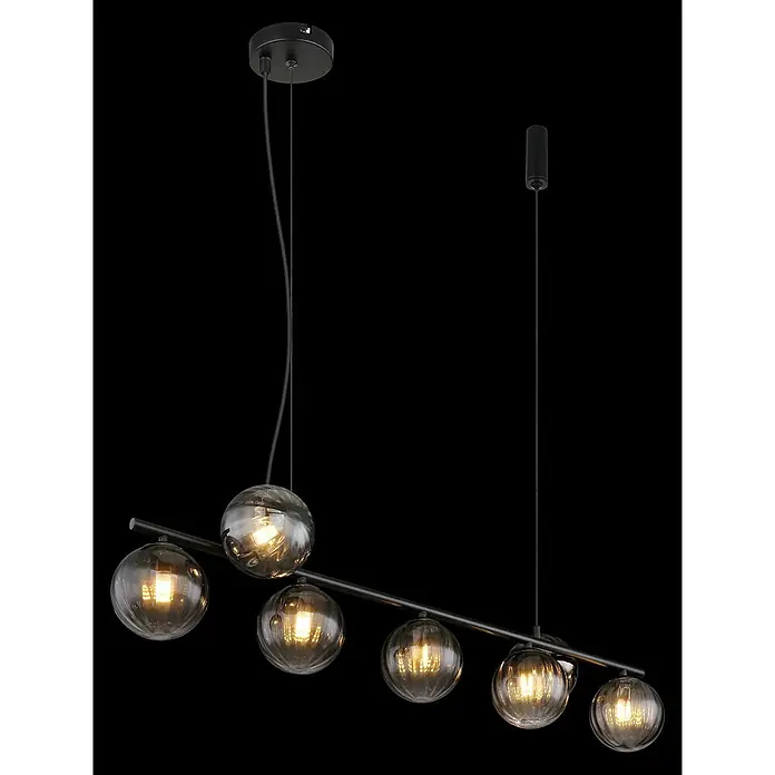 Globo Dallerta Hängelampe Dallerta - 10 W, Schwarz matt, L x B x H: 95 x 28 x 120 cm, G9, 7 Stk. - Pendelleuchte mit sechs kugelförmigen, rauchfarbenen Glasschirmen, die von einer schwarzen Stange herabhängen und ein modernes Design verkörpern.