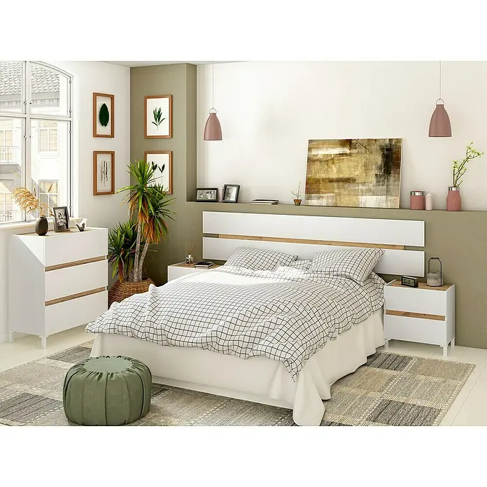 Cómoda Tempus - L x An x Al: 38 x 77 x 80 cm, Roble Nodi/Blanco Artik, Número de cajones: 3 ud. - Dormitorio con cama blanca, mesita de noche y cómoda con detalles de madera, realzado por plantas y lámparas colgantes para un ambiente acogedor.