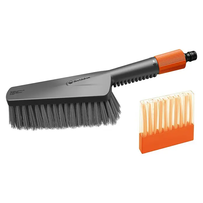 Gardena Waschbürsten-Set Cleansystem M Soft - Wasserführend - Gardena Waschbürste mit Wasseranschluss, ideal für die Reinigung von Oberflächen im Außenbereich, mit zusätzlichen Bürsten für hartnäckigen Schmutz.