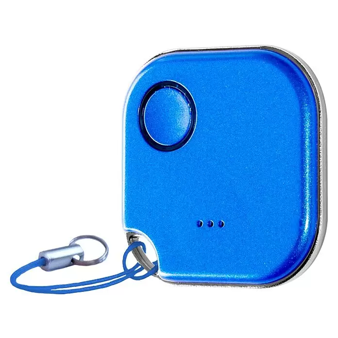 Shelly Schalter BLU Button1 - Blau, Batteriebetrieben - Blau glänzender rechteckiger Elektronik-Tag mit silbernem Rand, rundem Knopf, drei Anzeigen und blauem Schlüsselband.
