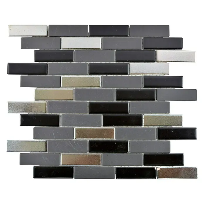 Mosaikfliese Stäbchen Trinity Mix TRB BLS - 29,7 x 29 cm, Schwarz/Silber, Matt - Mosaikfliese mit einem horizontalen Ziegeldesign, das verschiedene Grautöne, Schwarz und Akzentfarben mit metallischen Reflexionen kombiniert.