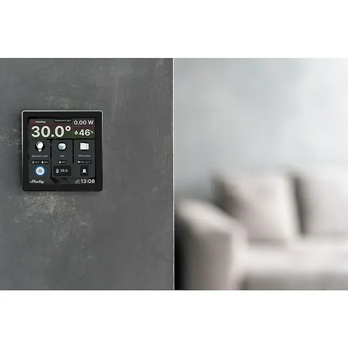 Shelly Touchscreen-Bediengerät Wall Display - Schwarz, 30 x 85 x 85 mm - Nahaufnahme eines smarten Shelly-Touch-Wandcontrollers zur Steuerung von Heizung, Licht und Tür mit Temperatur- und Feuchtigkeitsanzeige.