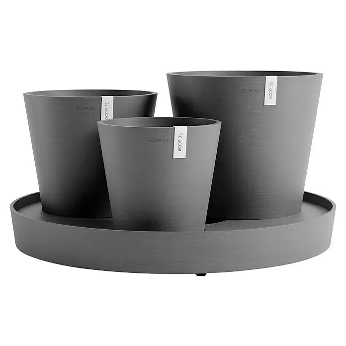 Ecopots Pflanztopf Dubai - Außenmaß (Ø x H): 56,5 x 30,7 cm, Kunststoff, Grau - Drei graue ECOPOTS Blumentöpfe unterschiedlicher Größe auf einem passenden runden Untersetzer.