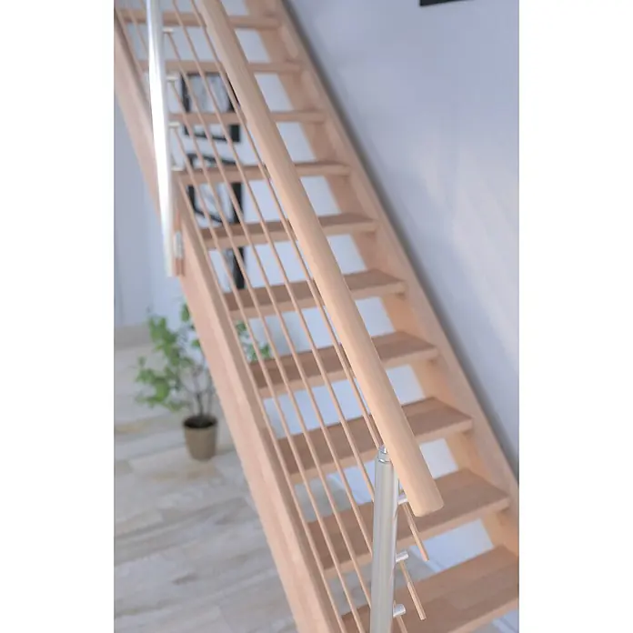 Starwood Raumspartreppe Mykonos - Breite: 85 cm, Buche, Geschosshöhe: 280 cm, Gerade, Montageseite Geländer: Wahlweise links/rechts, Designgeländer Holzrundstäbe, Mit Setzstufen - Helle Holztreppe mit minimalistischem Design und Edelstahlgeländer, die durch ihr schlichtes Erscheinungsbild besticht.