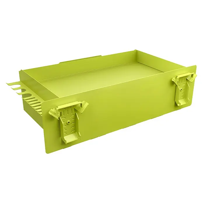 Ryobi Link Wandhalterung RSLW401 - L x B x H: 28 x 14,5 x 53,5 cm - Nahaufnahme einer hellgrünen Ryobi Werkzeugkiste, die zur Aufbewahrung und Organisation von Werkzeugen dient.
