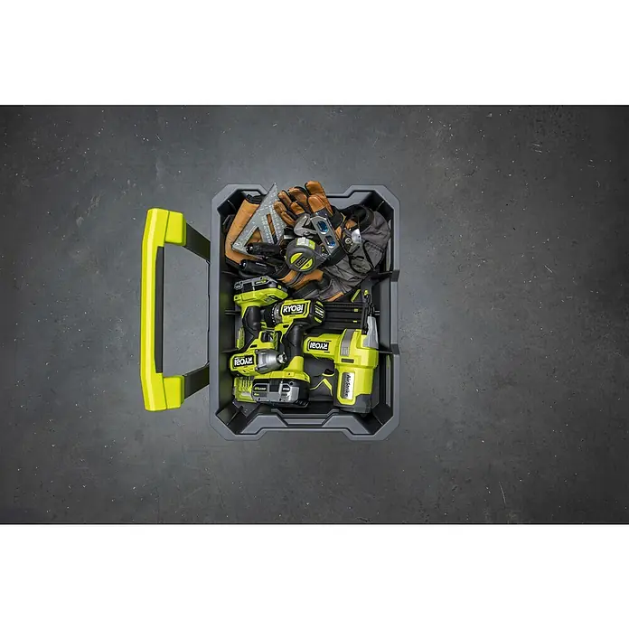 Ryobi Link Werkzeugträger RSL104 - Kunststoff - Werkzeugkiste mit Ryobi-Werkzeugen, darunter Bohrmaschine, Schraubendreher, Nagelpistole, Handschuhe und andere Werkzeuge.