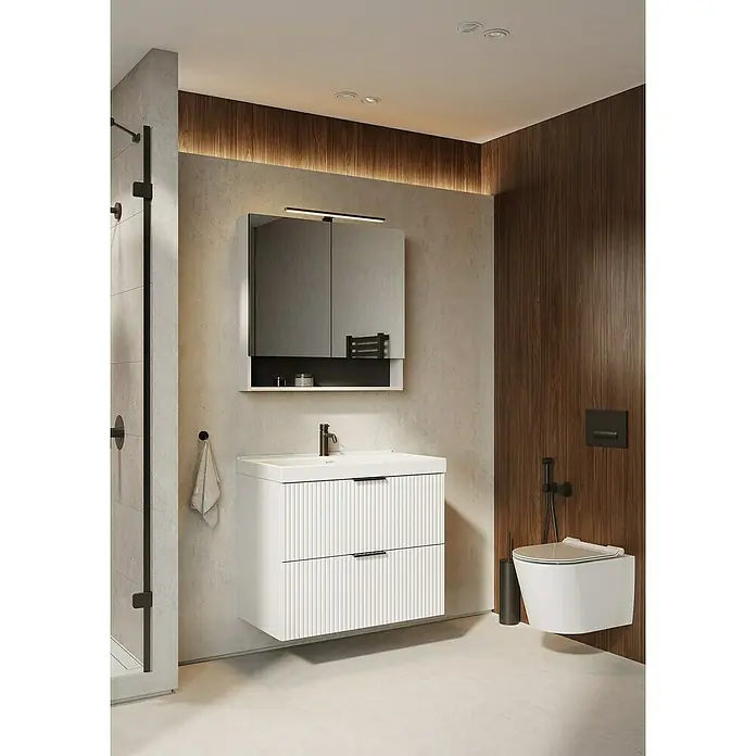 Camargue Badmöbel-Set Yasumi - 81 cm, Weiß - Modernes Badezimmer mit weißem Waschtischunterschrank, Spiegelschrank und WC. Elegantes Design für stilvolle Bäder.