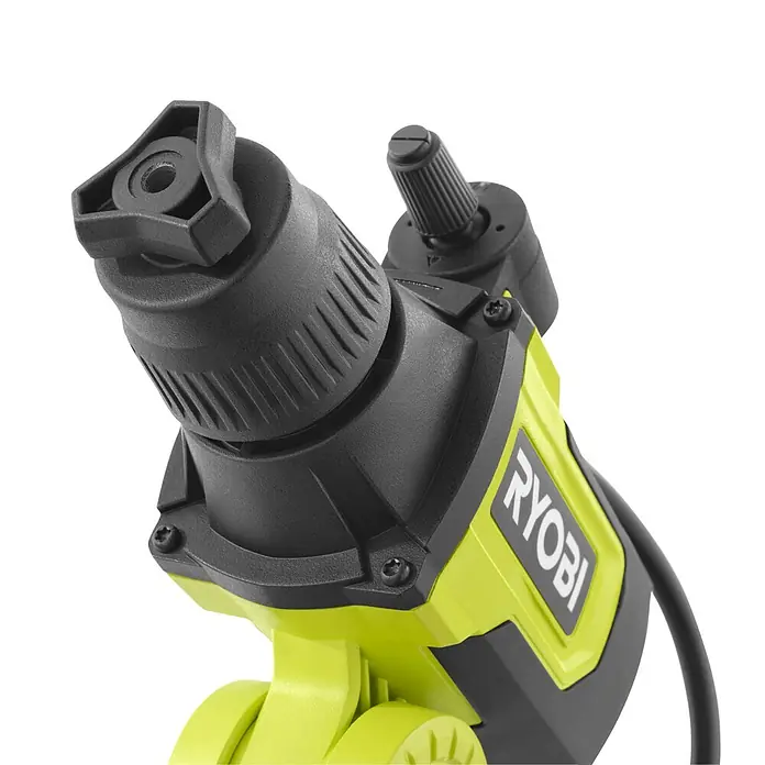 Ryobi ONE+ Akku-Reinigungsbürste RWTS18-0 - 18 V, Ohne Akku - Nahaufnahme eines Ryobi-Werkzeugs, das ein grünes und schwarzes Farbschema aufweist. Es ist ein Elektrowerkzeug für Heimwerkerarbeiten.