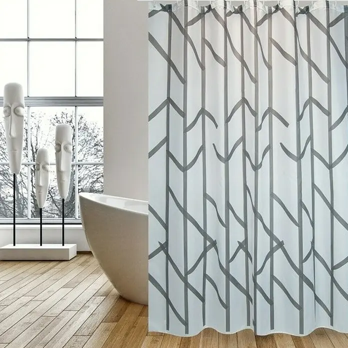 Venus Cortina de baño Tree - An x Al: 180 x 180 cm, Plástico, Blanco/Gris - Cuarto de baño moderno con cortina de ducha estampada, bañera exenta y esculturas decorativas frente a una gran ventana.
