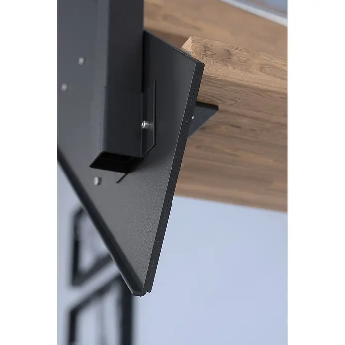 Starwood Wangentreppe Kos - Farbton Metall: DB 703, Breite: 108 cm, Eiche, Geschosshöhe: 240 cm - 300 cm, Gerade, Designgeländer unbehandelt, Stufen farblos geölt - Nahaufnahme eines Tisches mit Metallbein, das an einer Holzarbeitsplatte befestigt ist und ein modernes Design aufweist.