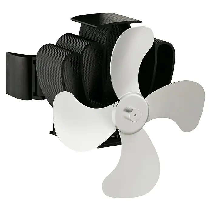 Lienbacher Ofenventilator - Stromlos, Schwarz/Weiß, 50 °C - 345 °C - Nahaufnahme eines Ofenventilators mit drei Flügeln und schwarzem Kühlkörper für effiziente Wärmeverteilung.