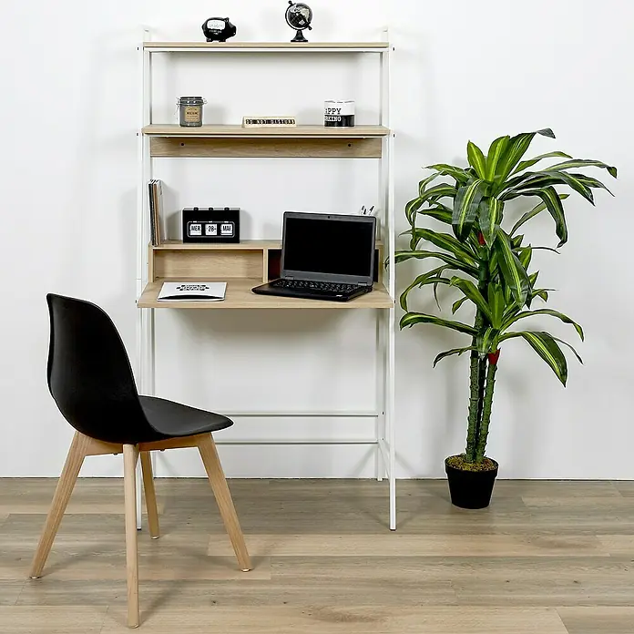 Home Deco Factory Silla Stockholm - Negro, 4 pzs. - El escritorio escandinavo de escalera ofrece amplio espacio de almacenamiento y un espacio de trabajo en tonos de madera clara.