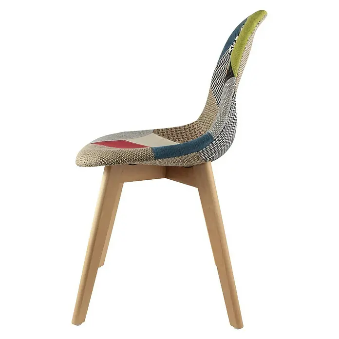 Home Deco Factory Silla Patchwork - Multicolor, 4 pzs. - Silla de patchwork de colores con patas de madera clara. La silla tiene un diseño único y llamativo que añade color a cualquier habitación.