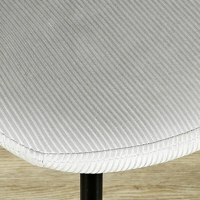 Home Deco Factory Silla Giulia - Gris claro, 4 pzs. - Primer plano de una funda de taburete de bar a rayas grises.
