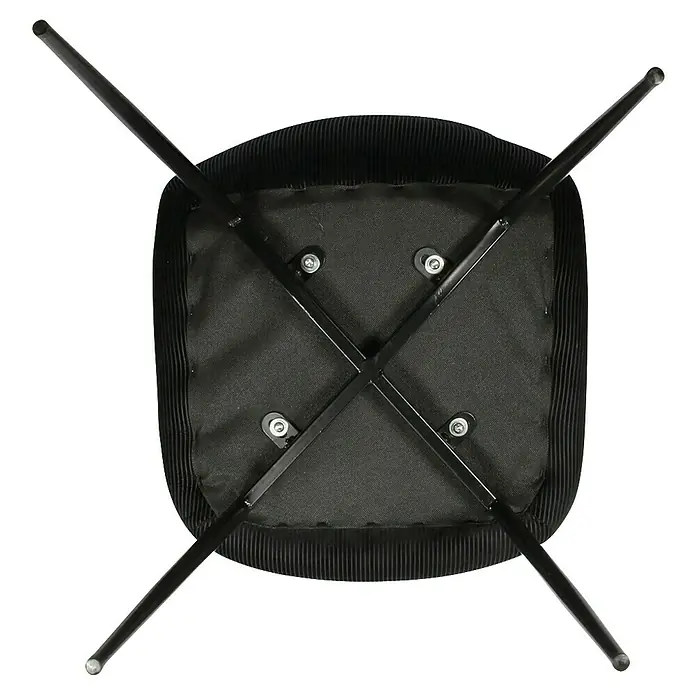 Home Deco Factory Silla Giulia - Negro, 4 pzs. - Vista inferior de una silla con asiento negro acanalado y patas de metal. Los elementos de fijación son claramente visibles.