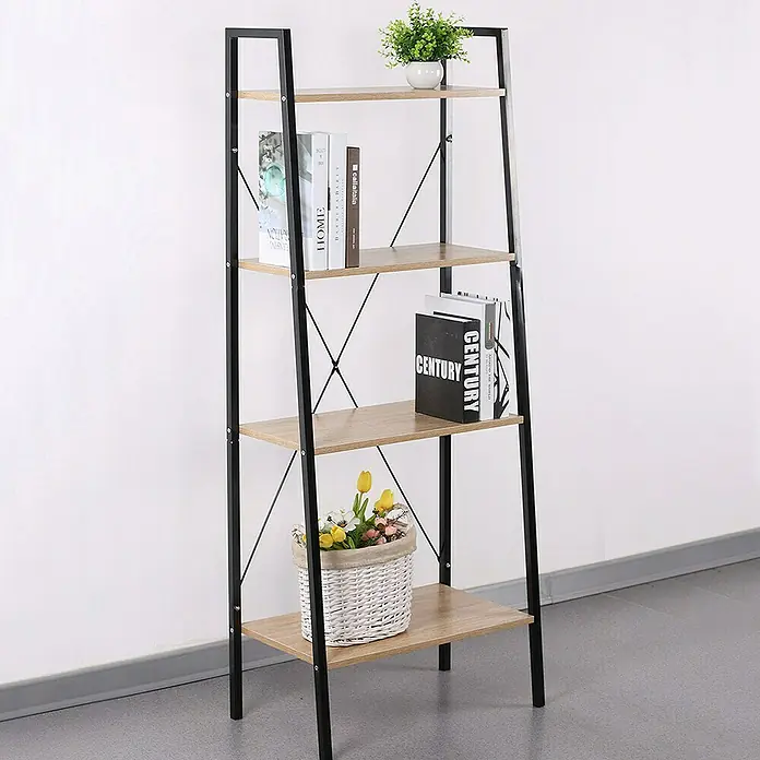 Home Deco Factory Estantería de madera Bristot Indus - L x An x Al: 32 x 60 x 148 cm - Esta imagen muestra una estantería moderna de escalera con cuatro niveles, perfecta para exhibir libros y objetos decorativos con estilo.