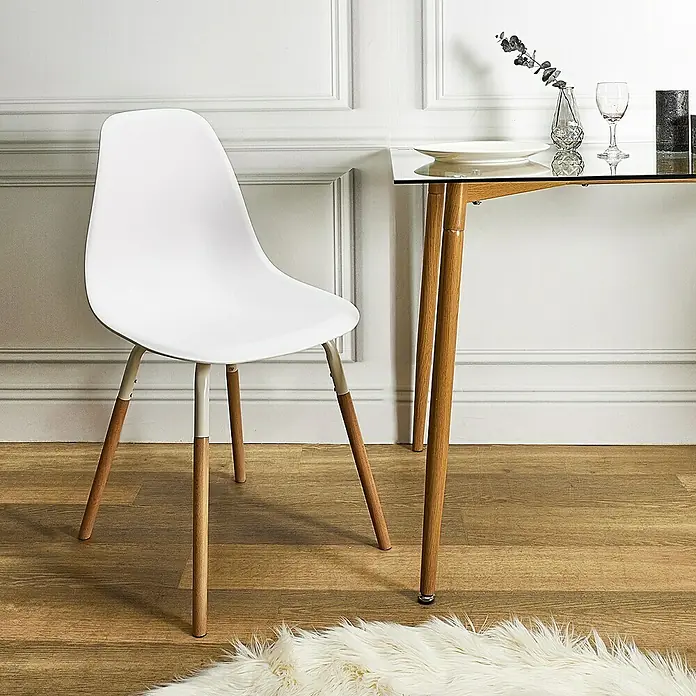 Home Deco Factory Silla Phenix - Blanca, 4 pzs. - Una silla moderna y elegante en blanco con patas de madera, que aporta un toque de elegancia a cualquier habitación. Perfecta para comedores u oficinas.