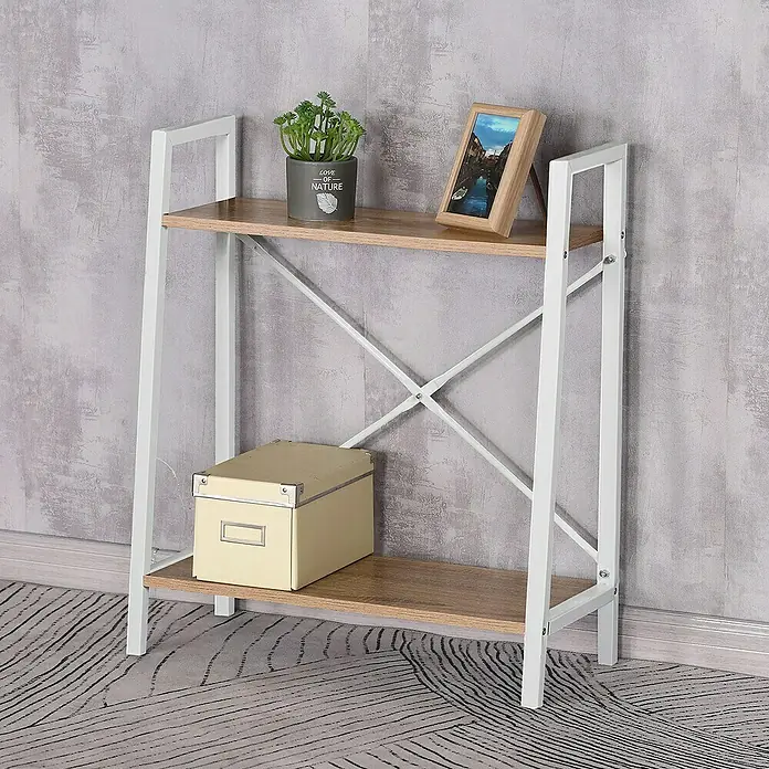 Home Deco Factory Estantería de madera Natural Crush - L x An x Al: 27 x 60 x 70 cm, Blanco - Estantería de dos niveles con estructura de metal blanco y estantes de madera, decorada con planta, marco de fotos y caja.