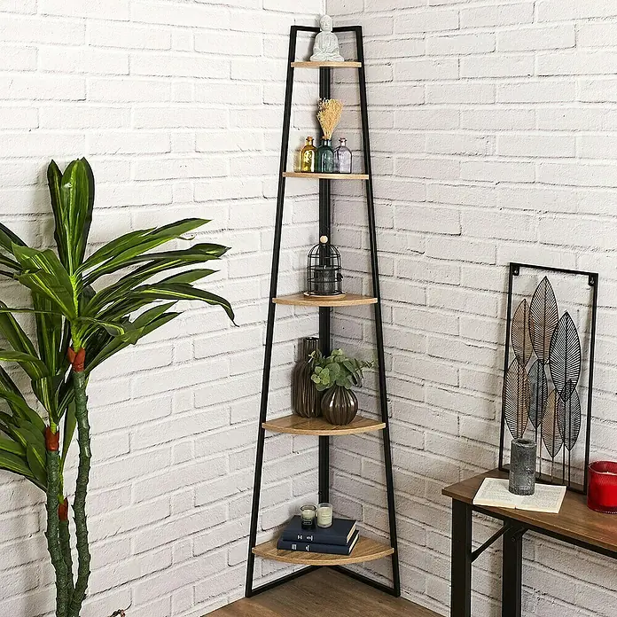 Home Deco Factory Estantería esquinera Bristot Indus - L x Al: 34,5 x 180 cm, Negro/Roble - Elegante estantería esquinera con cinco estantes de aspecto madera y estructura de metal negro, perfecta para una decoración con estilo.