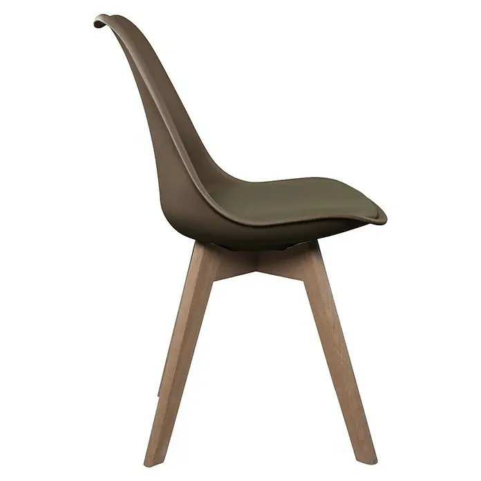 Home Deco Factory Silla Copenhague - Marrón, 4 pzs. - Una elegante silla de comedor marrón con patas de madera. El diseño moderno la convierte en un punto de atracción en cualquier habitación.