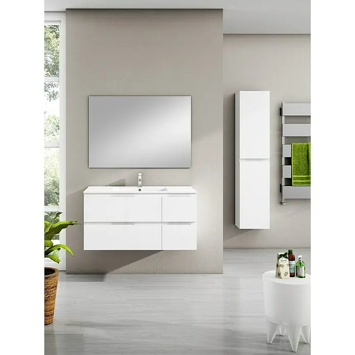 Mueble bajo de lavabo Sheyla - An x Pr x Al: 100 x 45 x 50 cm, Blanco - Un baño moderno con un mueble de lavabo blanco, un espejo elegante y un armario alto blanco que crea un espacio elegante y funcional.