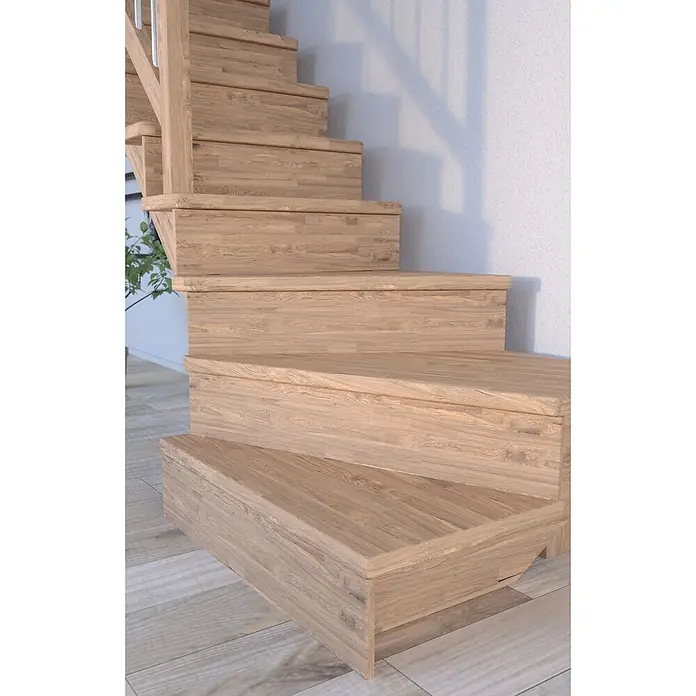 Starwood Raumspartreppe LindosBreite: 100 cm, Eiche, Geschosshöhe: 300 cm, 1/4-gewendelt rechts, Montageseite Geländer: Wahlweise links/rechts, Geländer Holz/Edelstahl, Mit Setzstufen - Nahaufnahme einer Holztreppe, die die natürliche Maserung und die warme Farbpalette des Holzes hervorhebt.