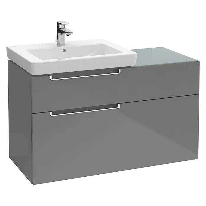 Villeroy & Boch Subway 2.0 Waschtisch - 65 x 47 cm, Mit schmutzabweisender Glasur, Hahnloch: Mitte, Mit Überlauf, Weiß - Grauer Waschtischunterschrank mit Schubladen, weißem Waschbecken und Chromarmatur für moderne Badezimmerdesigns.