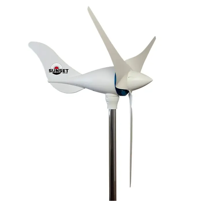 Windgenerator - Max. Leistung: 483 W, 12 V - Nahaufnahme einer kleinen Windkraftanlage von Sunset Solar, die nachhaltige Energie erzeugt und umweltfreundliche Lösungen bietet.