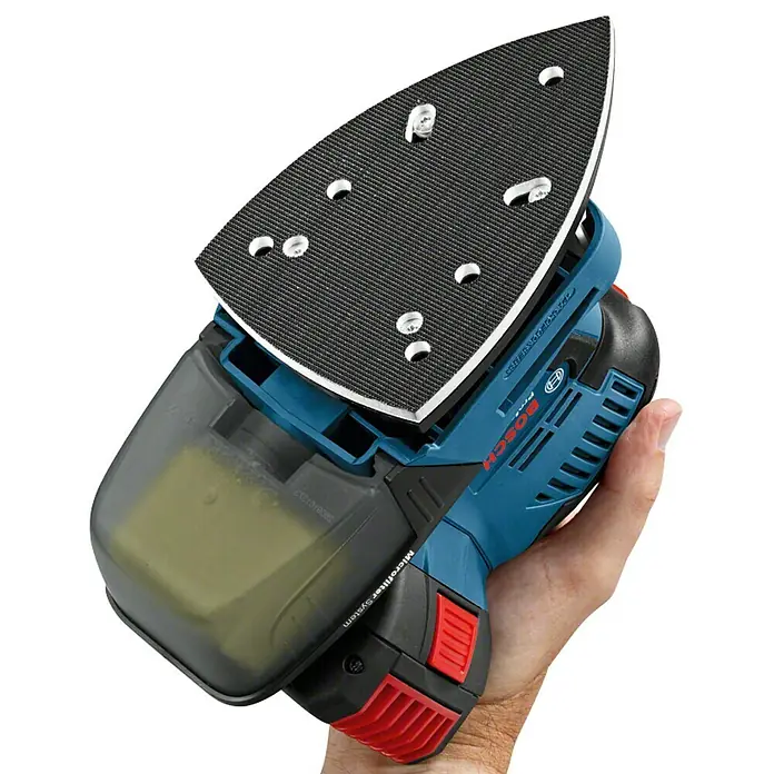Bosch Professional AMPShare 18V Akku-Schwingschleifer GSS 18V-10 L-Boxx - 18 V, Ohne Akku, Leerlaufschwingzahl: 11.000 U/min - 22.000 U/min - Nahaufnahme des Bosch Akku-Multischleifers, ideal für Ecken und Kanten, mit Staubabsaugung für sauberes Arbeiten.
